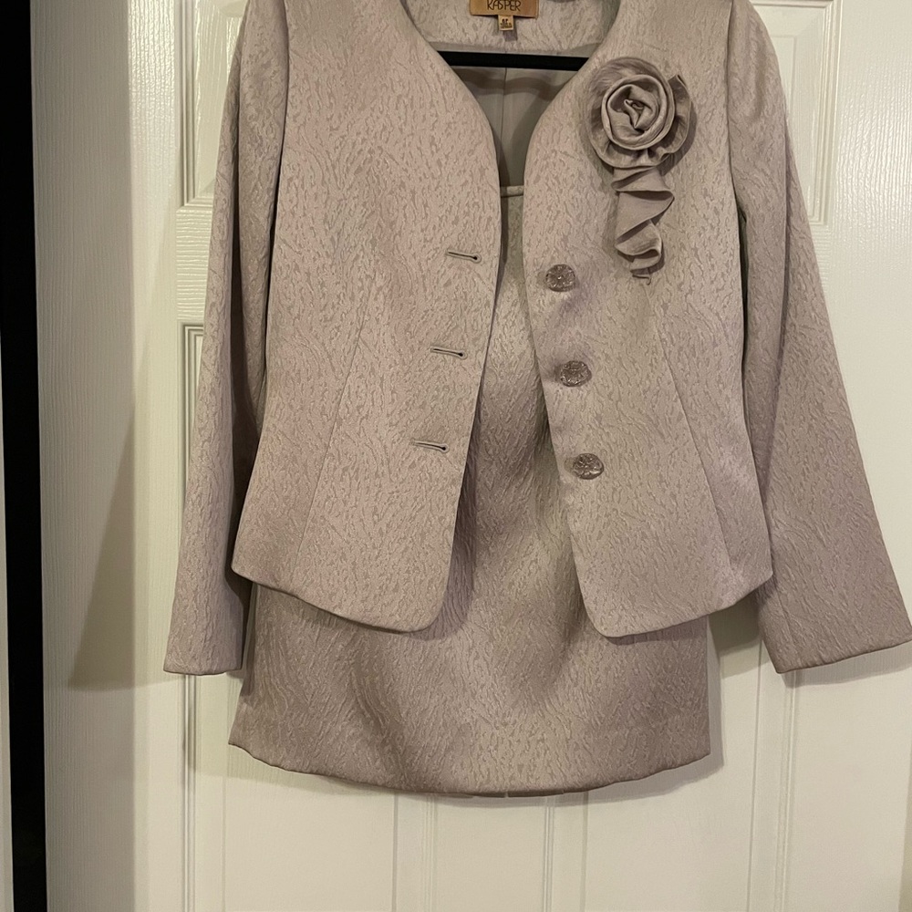 Kasper Gray/Taupe Lined Skirt Suit-Size 6P